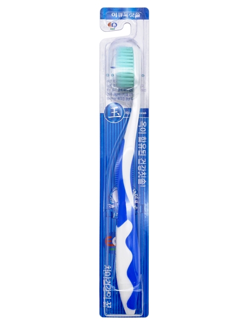 EQ Зубная щетка со сверхтонкими щетинками двойной высоты и противоскользящей ручкой с ионами нефрита, мягкая Голубая Wellbeing Toothbrush Blue, 1 шт EQ Зубная щетка со сверхтонкими щетинками двойной высоты и противоскользящей ручкой с ионами нефрита, мягкая Голубая Wellbeing Toothbrush Blue, 1 шт