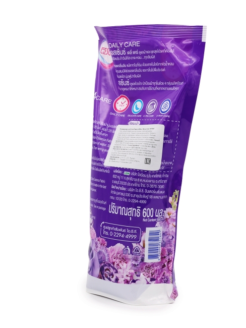 LION Кондиционер для белья с ароматом весеннего луга Essence Fabric Softener Blossom, 600 мл