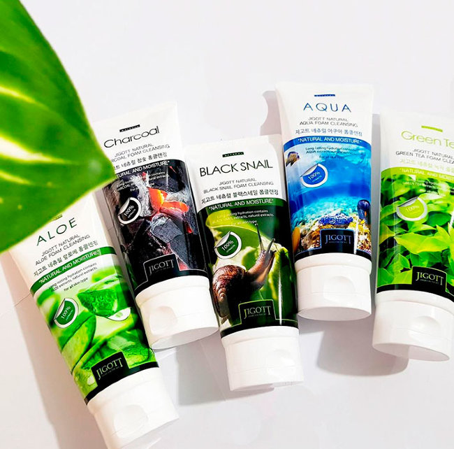 Jigott Пенка для умывания с муцином черной улитки Natural Black Snail Foam Cleansing, 180 мл Jigott Пенка для умывания с муцином черной улитки Natural Black Snail Foam Cleansing, 180 мл