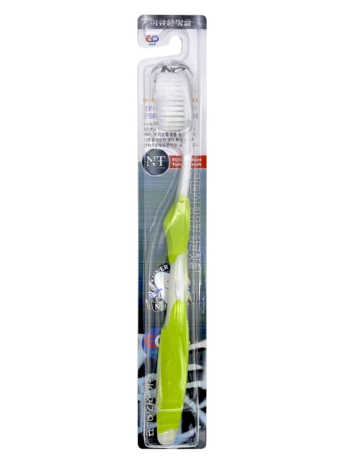 EQ MaxOn Зубная щетка со сверхтонкими щетинками двойной высоты и инновационной ручкой, с ионами серебра, средней жесткости, Зеленая Nano Tehnology Green, 1 шт.