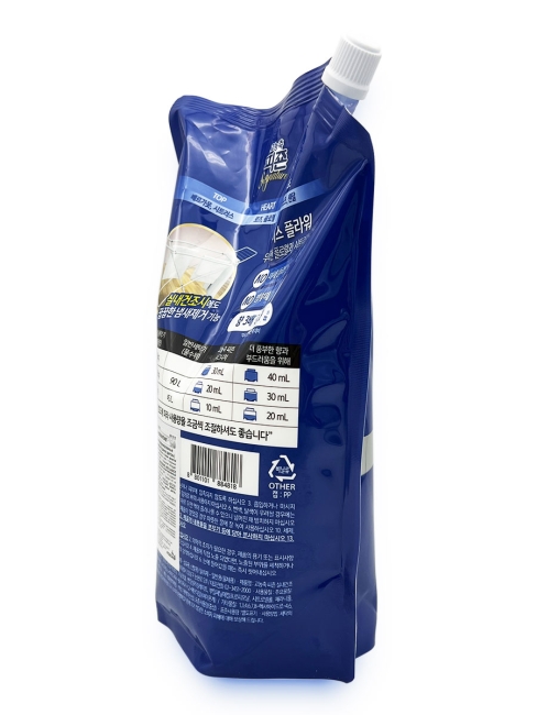 Pigeon Кондиционер для белья парфюмированный супер-концентрат с ароматом Ледяной цветок Rich Perfume Signature, 1600 мл