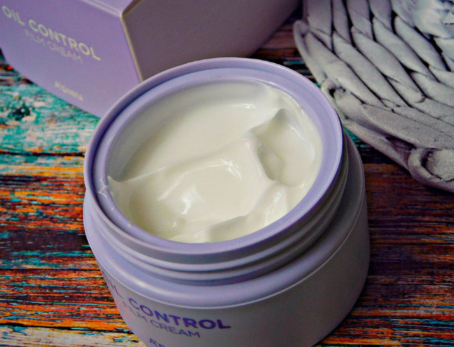 A'PIEU Oil Control Film Cream Матирующий крем для лица, 30 мл A'PIEU Oil Control Film Cream Матирующий крем для лица, 30 мл