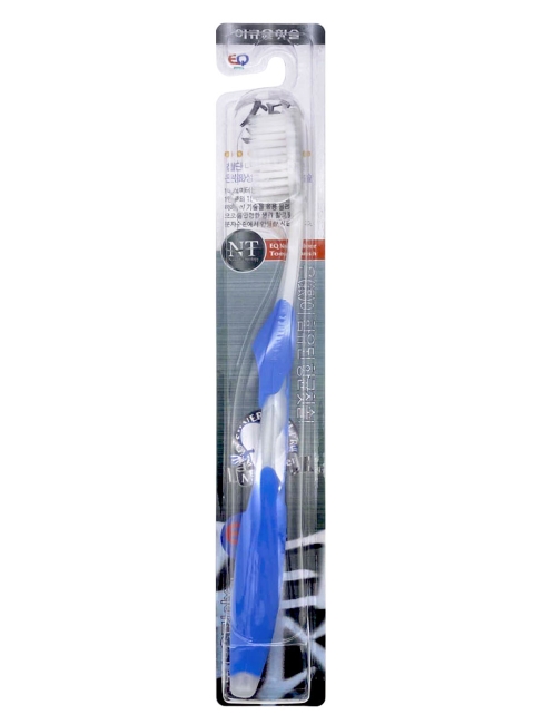 EQ MaxOn Зубная щетка со сверхтонкими щетинками двойной высоты и инновационной ручкой, с ионами серебра, средней жесткости, Голубая Nano Tehnology Blue, 1 шт.