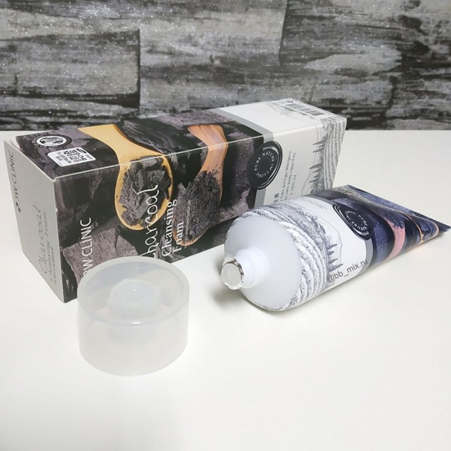3W Clinic Charcoal Cleansing Foam Глубокоочищающая пенка для сужения пор с Углем, 100 мл