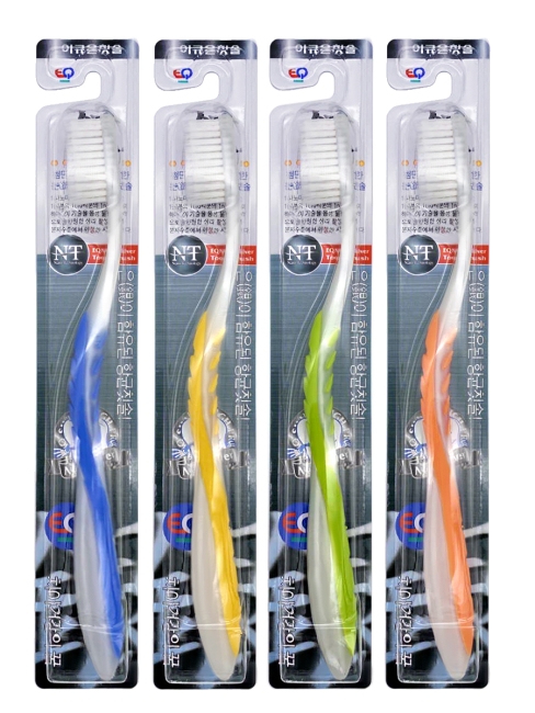 EQ MaxOn Зубная щетка Нано со сверхтонкими щетинками двойной высоты и подвижной изогнутой ручкой с ионами СЕРЕБРА, средней жесткости, Голубая CLEWA Nano Silver Toothbrush Blue, 1 шт