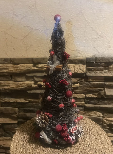 Ёлка ручной работы с подсветкой "Лоза" Ёлка ручной работы с подсветкой "Лоза"