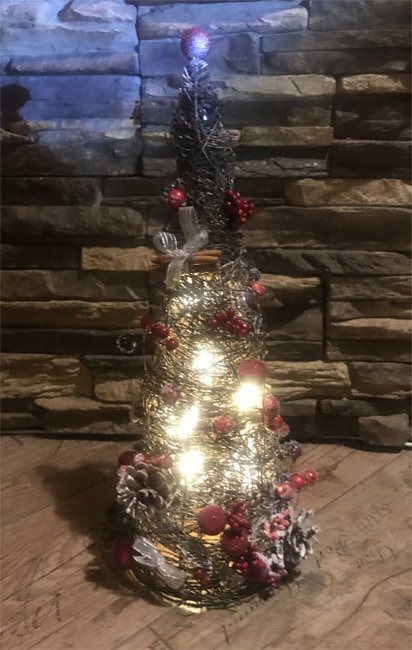 Ёлка ручной работы с подсветкой "Лоза" Ёлка ручной работы с подсветкой "Лоза"