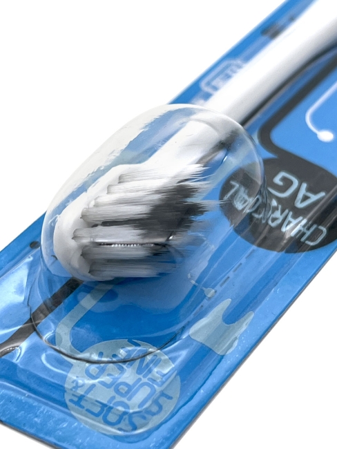 EQ MaxOn Зубная щетка с компактной головкой, сверхтонкими щетинками и тонкой прорезиненной ручкой с Ионами Серебра и древесным углем, средней жесткости Зеленый Nano Gold Dentione Green, 1 шт