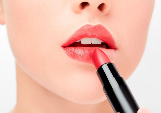 Sante Naturkosmetik Помада для губ матовая Красный поцелуй, 4,5 г