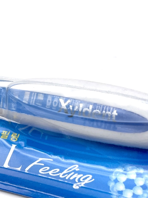 Mukunghwa Зубная щётка со сверхтонкой щетиной разной длины с анионами, средняя жесткость Xyldent White Crystal Pink, 1шт