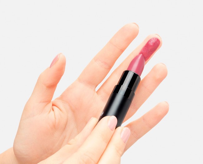 Sante Naturkosmetik Помада для губ матовая Привлекательно - сливовый, 4,5 г Sante Naturkosmetik Помада для губ матовая Привлекательно - сливовый, 4,5 г