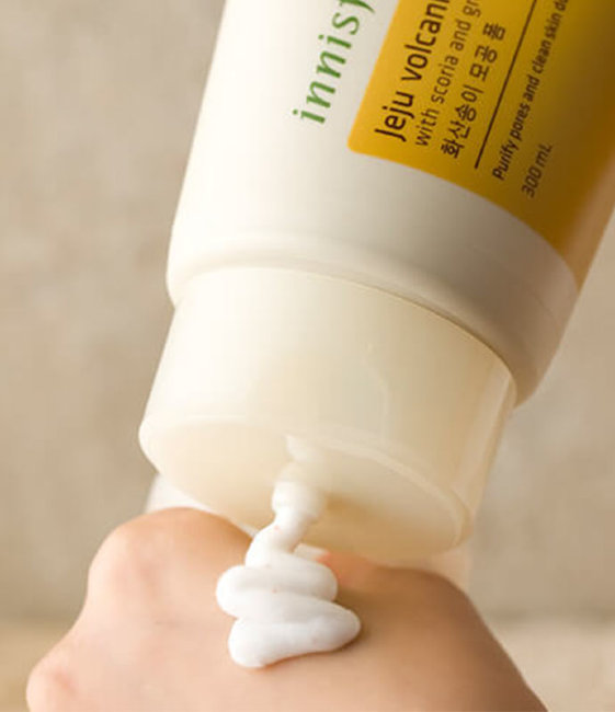 Innisfree Jeju Volcanic Pore Cleansing Foam Пенка для умывания и очищения пор с вулканической глиной, 150 мл Innisfree Jeju Volcanic Pore Cleansing Foam Пенка для умывания и очищения пор с вулканической глиной, 150 мл