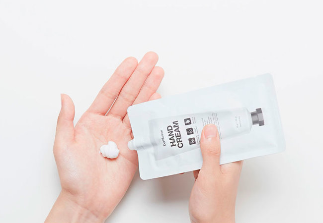 DerMeiren Hand Cream Крем для рук увлажняющий, 30 г DerMeiren Hand Cream Крем для рук увлажняющий, 30 г