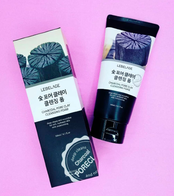 Lebelage Charcoal Pore Clay Cleansing Foam Пенка для умывания с углем, сужающая поры, 180 мл