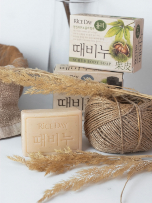 LION Мыло-скраб для тела с медом и каштаном Rice Day Scrub Body Soap, 100 г LION Мыло-скраб для тела с медом и каштаном Rice Day Scrub Body Soap, 100 г