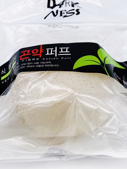 Darkness Натуральный спонж Конняку Vegetable Fibre Konjac Puff, 30 г