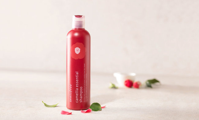 Innisfree Camellia Essential Shampoo Безсиликоновый шампунь с маслом камелии, 300 мл