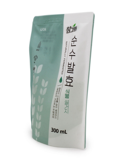 Lion Средство для мытья посуды, овощей и фруктов горные травы Charmgreen Pure Fermenation Refill, 300 мл Lion Средство для мытья посуды, овощей и фруктов горные травы Charmgreen Pure Fermenation Refill, 300 мл