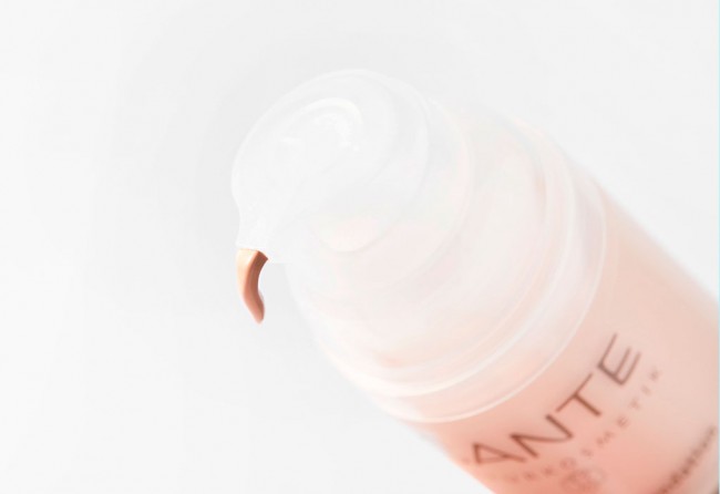 Sante Naturkosmetik Soft Cream Foundation Тональный крем № 01 Фарфоровый, 30 мл