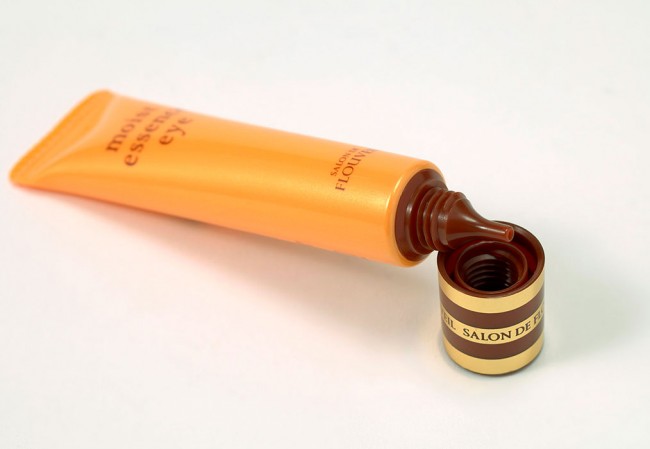 Salon De Flouveil Moist Essence Eye Увлажняющая эссенция для кожи вокруг глаз, 15 г Salon De Flouveil Moist Essence Eye Увлажняющая эссенция для кожи вокруг глаз, 15 г