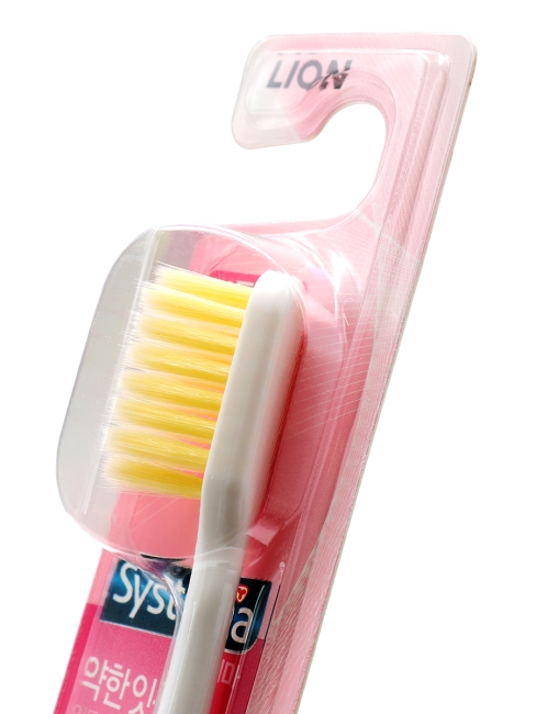 LION Зубная щетка мягкой жесткости в ассортименте Systema Toothbrush For Weak Gums, 1 шт LION Зубная щетка мягкой жесткости в ассортименте Systema Toothbrush For Weak Gums, 1 шт