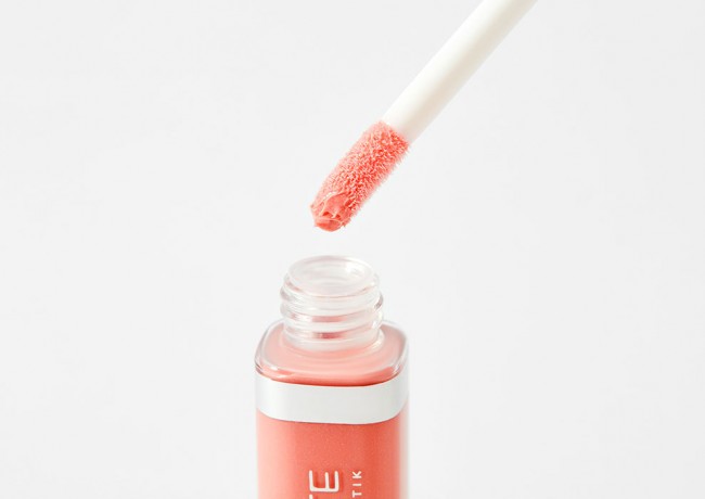 Sante Lipgloss Блеск для губ №02 Нежный шелк, 10 мл Sante Lipgloss Блеск для губ №02 Нежный шелк, 10 мл