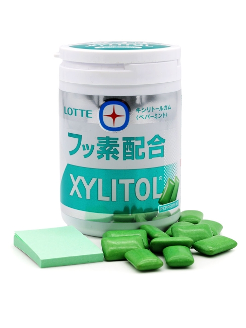 LOTTE Жевательная резинка с ксилитом мятная Xylitol Gum + Fluoride Peppermint Slim Bottle, 125 г LOTTE Жевательная резинка с ксилитом мятная Xylitol Gum + Fluoride Peppermint Slim Bottle, 125 г