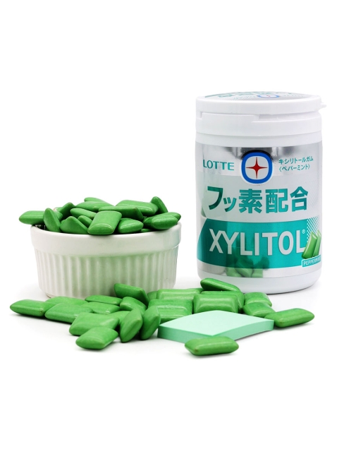 LOTTE Жевательная резинка с ксилитом мятная Xylitol Gum + Fluoride Peppermint Slim Bottle, 125 г LOTTE Жевательная резинка с ксилитом мятная Xylitol Gum + Fluoride Peppermint Slim Bottle, 125 г