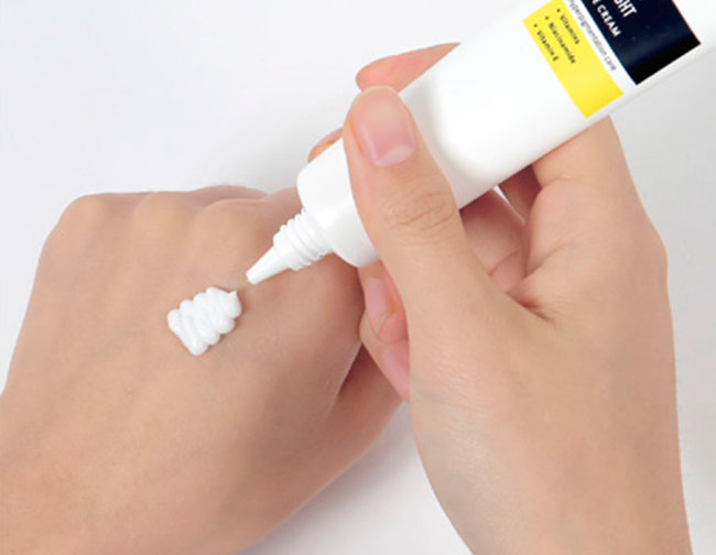 Coxir Vita C Bright Eye Cream Крем для области вокруг глаз с витамином С, 30 мл Coxir Vita C Bright Eye Cream Крем для области вокруг глаз с витамином С, 30 мл