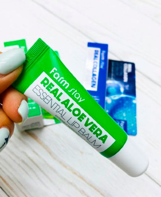 FarmStay Real Aloe Vera Essential Lip Balm Суперувлажняющий бальзам для губ с алоэ, 10 мл FarmStay Real Aloe Vera Essential Lip Balm Суперувлажняющий бальзам для губ с алоэ, 10 мл
