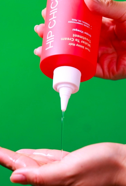 HIP CHIC Кондиционер для сухих и вьющихся волос с виноградным уксусом That Shiny Hair Water To Cream Treatment, 200 мл