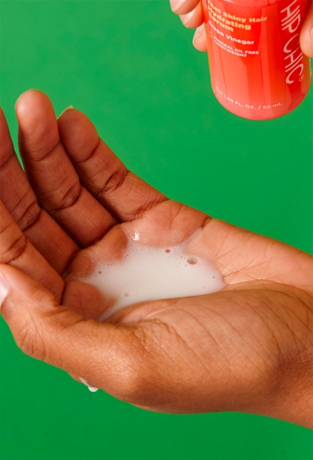 HIP CHIC Увлажняющая сыворотка для блеска волос с виноградным уксусом That Shiny Hair Hydrating Serum, 50 мл HIP CHIC Увлажняющая сыворотка для блеска волос с виноградным уксусом That Shiny Hair Hydrating Serum, 50 мл