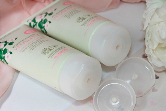 Logona Vitality Лосьон для тела с дикой розой и виноградом, 200 мл Logona Vitality Лосьон для тела с дикой розой и виноградом, 200 мл