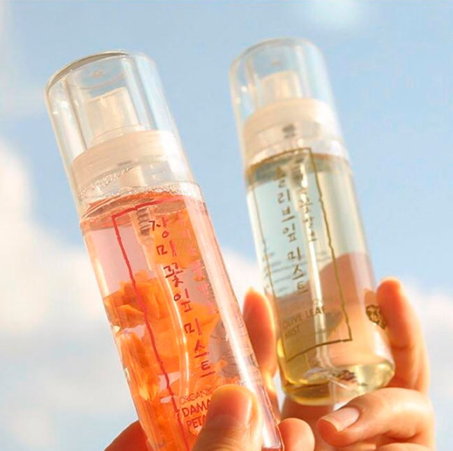 Whamisa Organic Flowers Damask Rose Petal Mist Спрей для лица на основе цветочных ферментов с экстрактом лепестков розы, 80 мл Whamisa Organic Flowers Damask Rose Petal Mist Спрей для лица на основе цветочных ферментов с экстрактом лепестков розы, 80 мл