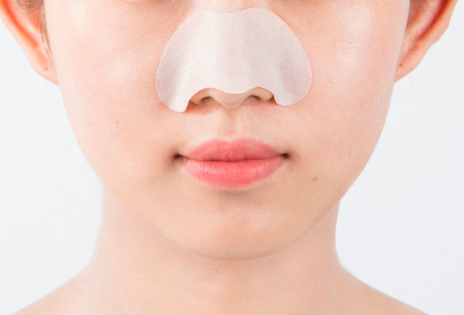 Innisfree Jeju Volcanic Nose Pack Очищающая полоска для носа с вулканическим пеплом, 1 шт