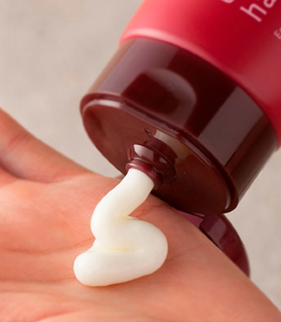 Innisfree Camellia Essential Hair Trearment Маска для волос с маслом камелии, 150 мл Innisfree Camellia Essential Hair Trearment Маска для волос с маслом камелии, 150 мл