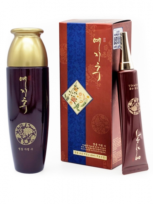 Bergamo Набор Омолаживающий тонер и Эссенция с экстрактом красного женьшеня Yezihu Luxury Skin Toner Set, 150 мл + 40 мл Bergamo Набор Омолаживающий тонер и Эссенция с экстрактом красного женьшеня Yezihu Luxury Skin Toner Set, 150 мл + 40 мл