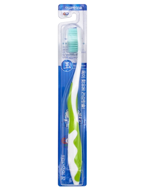 EQ Зубная щетка со сверхтонкими щетинками двойной высоты и противоскользящей ручкой с ионами нефрита, мягкая Зеленая Wellbeing Toothbrush Green, 1 шт