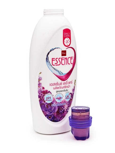 LION Гель для стирки суперконцентрированный Весенний луг Essence Laundry Detergent Blossom, 900 мл